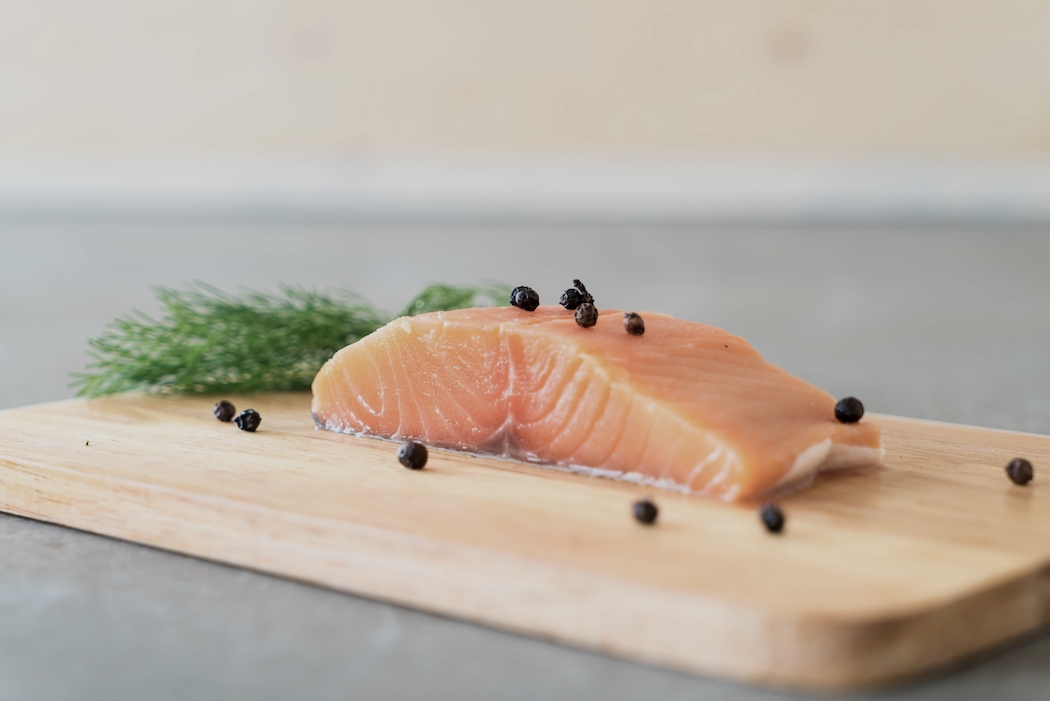 saumon et poissons gras aident à brûler les graisses sur le ventre