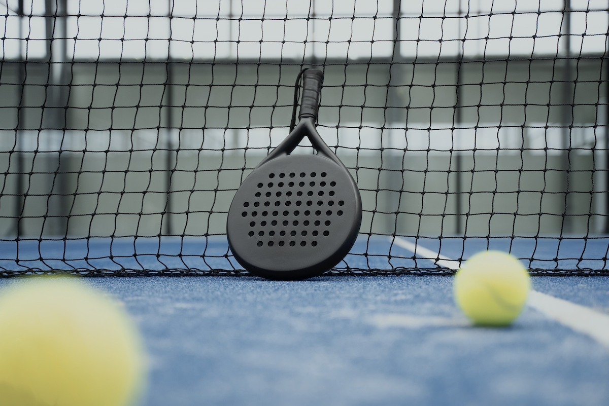 préparateur physique au padel terrain bleu